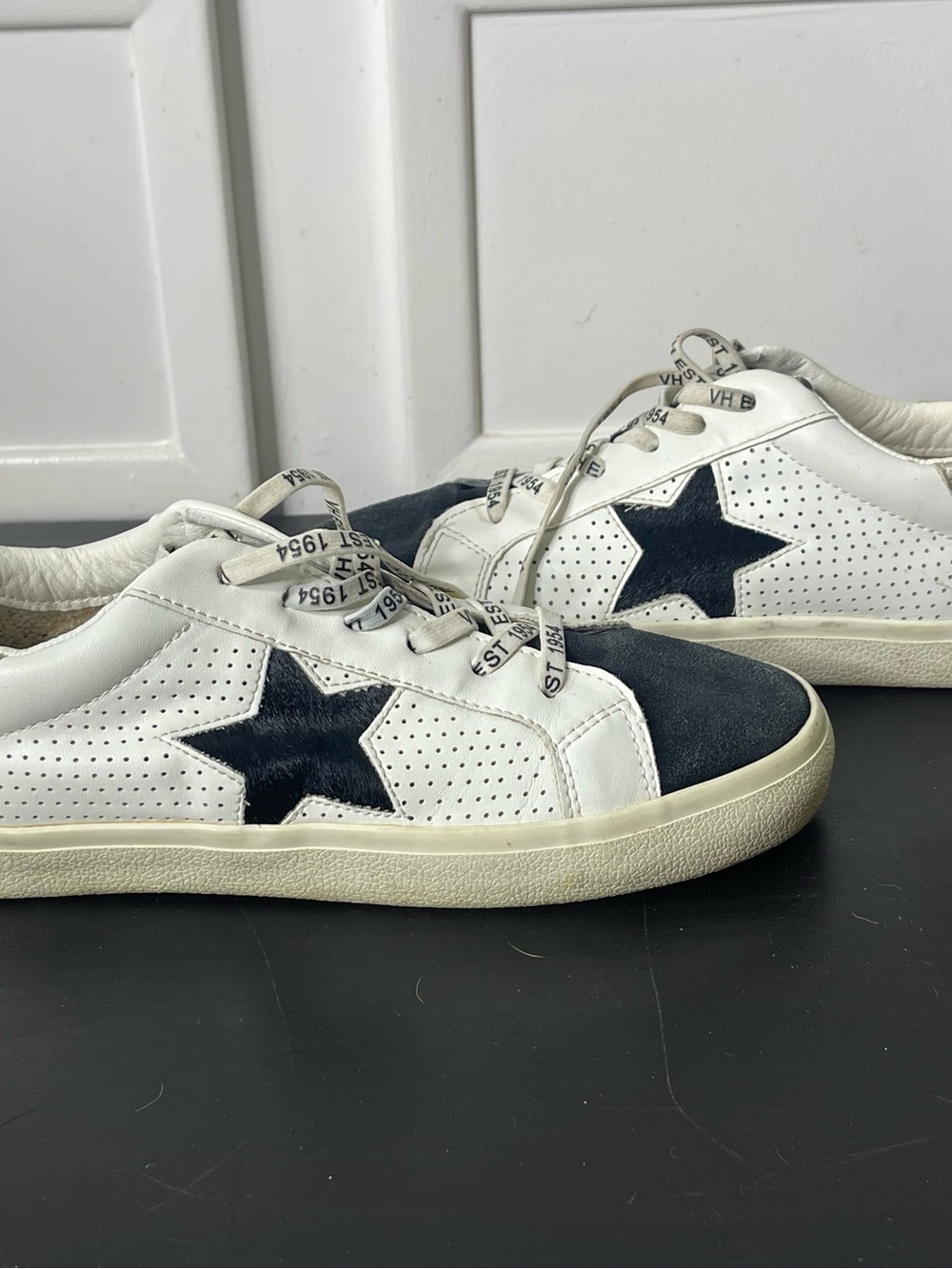 vintage Havana Black-And-White Star Sneakers Women’s Size 8.5